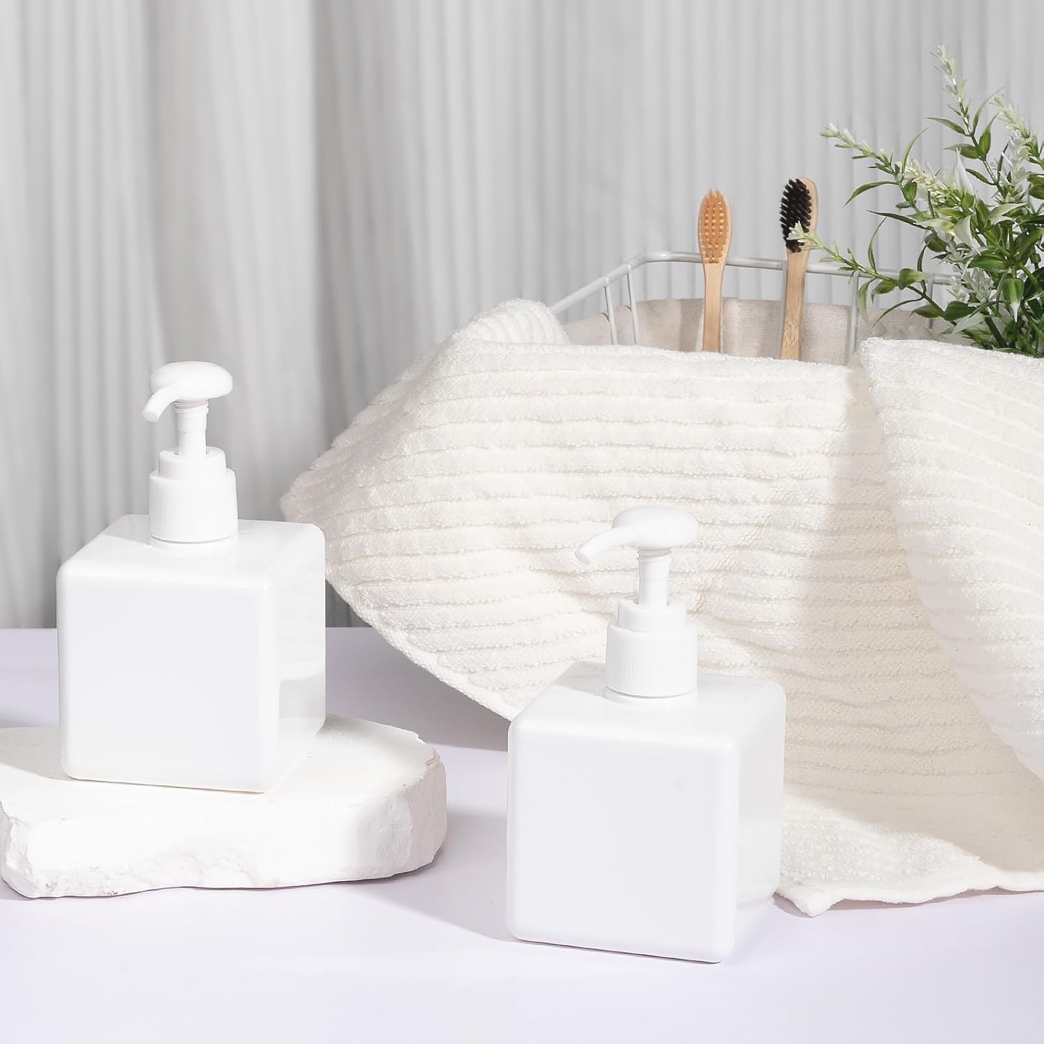 Willow 450ml Refillable Plastic Empty Lotion Soap Dispenser Liquid Container for Shampoo or Body Wash (144 Pcs / Ctn)