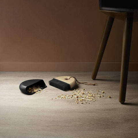 Eva Solo | Sweep Dustpan and Brush Set | Dustpan with Oak Handle