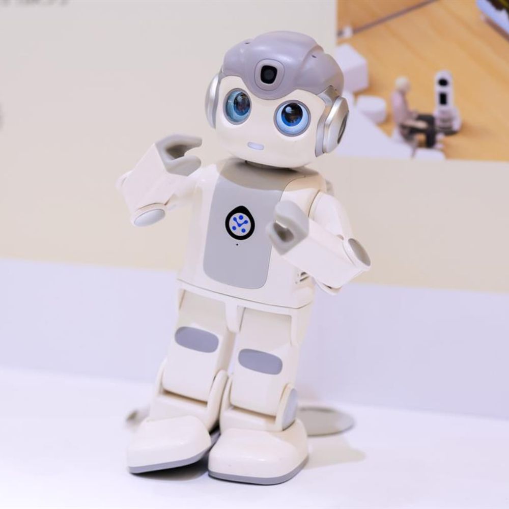 Robert Dancing Robot AI Speaker with AI Camera + Alarm Clock + AI Program