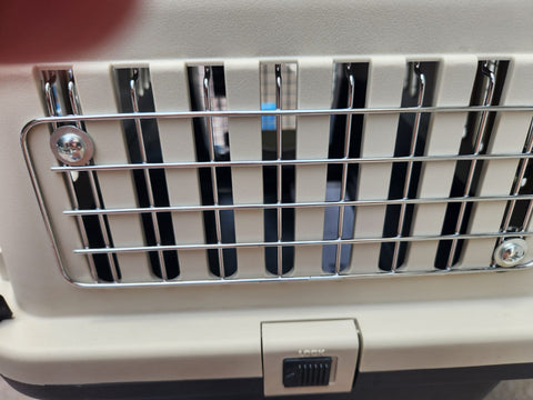 L60 Luxx air dog carrier intermediate with Metal Mesh Included - ( 61x40x41cm)
